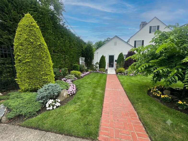 Primary Photo Of 918 Central Ave, Woodmere Office Residential For Lease