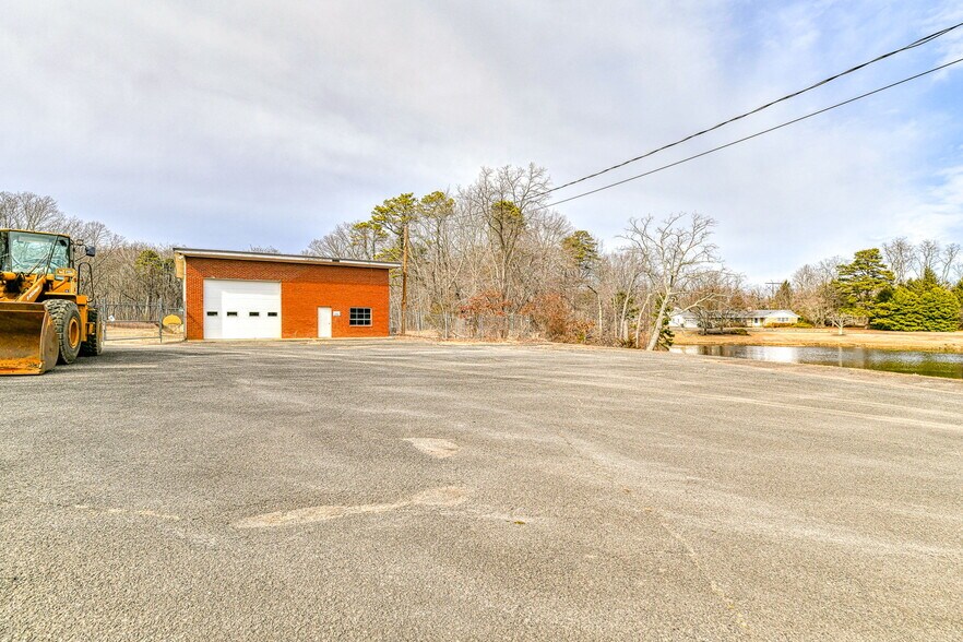 More Photos Of 314 Monmouth Rd, Millstone Warehouse For Lease