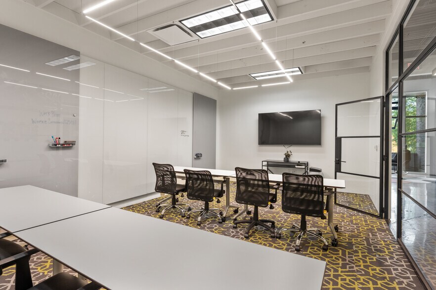 More Photos Of 324 Commons Dr, Birmingham Coworking Space