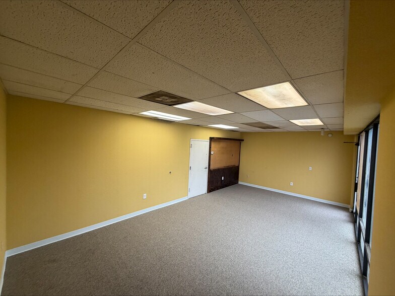More Photos Of 332 Norfolk St, Aurora Light Manufacturing For Sale