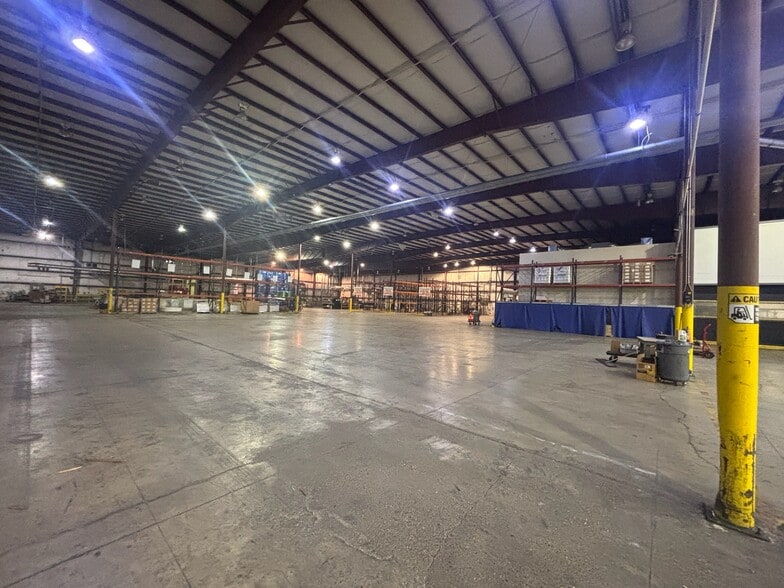 More Photos Of 9151 Youree Dr, Shreveport Distribution For Lease