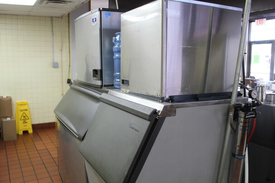 More Photos Of 1223 Main St, Woodward Fast Food For Sale