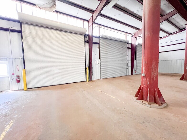 More Photos Of 3201 W Murphy St, Odessa Warehouse For Sale