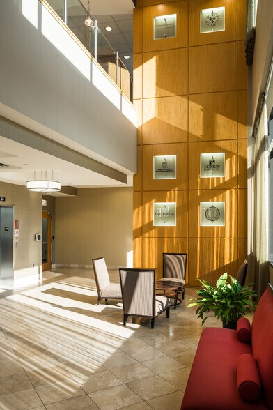 More Photos Of 201 E Jefferson St, Louisville Medical For Lease