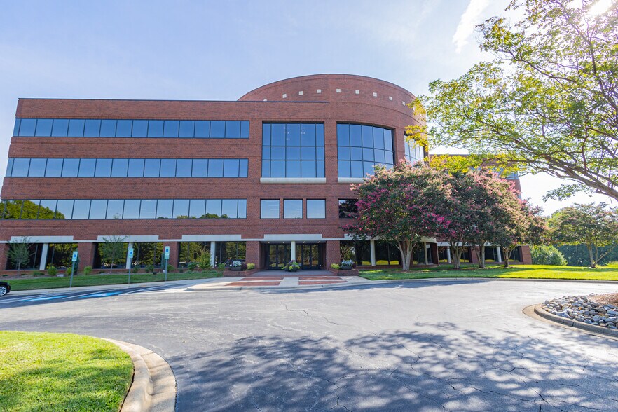 More Photos Of 8701 Red Oak Blvd, Charlotte Office For Lease
