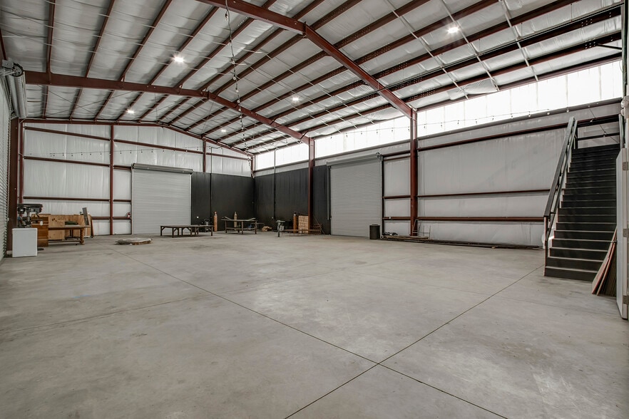 More Photos Of 145 US-70, Lenoir City Flex For Lease