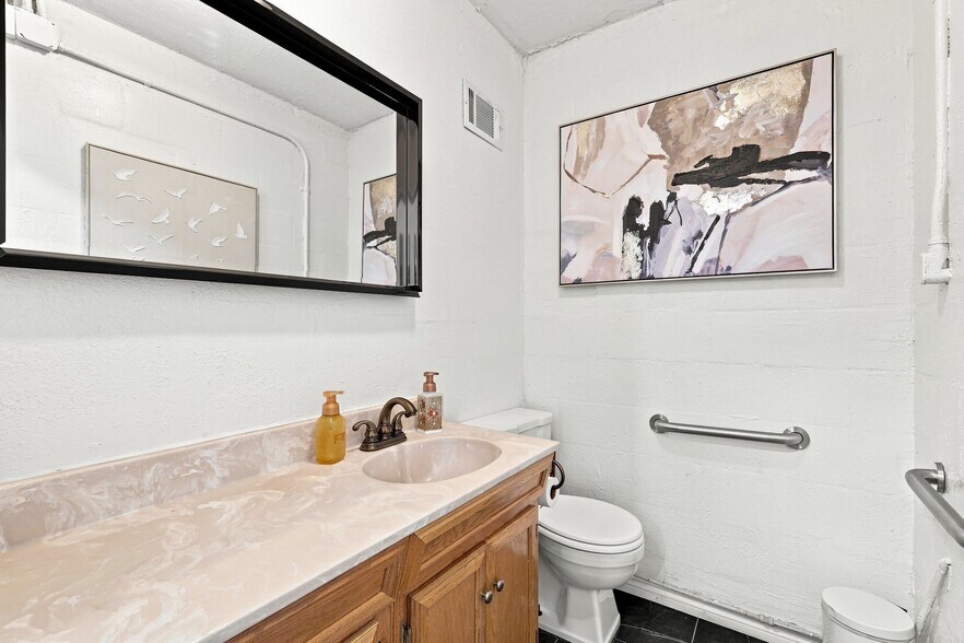 More Photos Of 3508 Shawnee Trl, Fort Worth General Retail For Sale