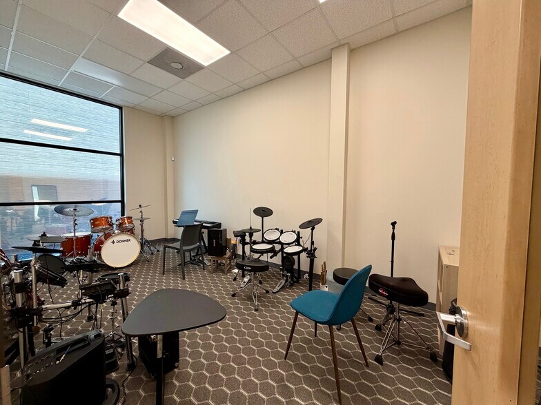 More Photos Of 1009 Yale St, Houston Freestanding For Lease