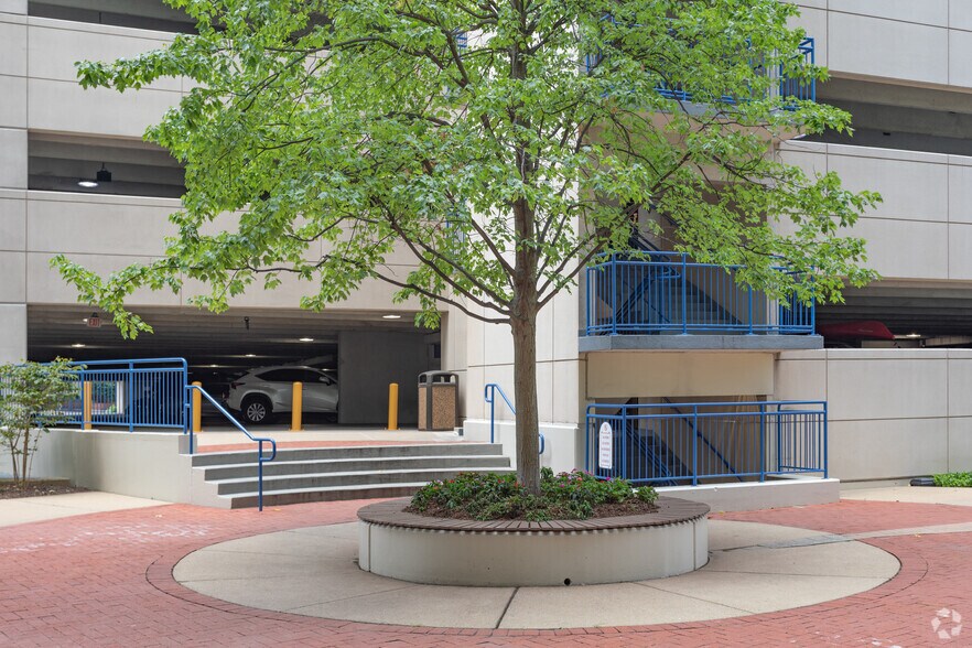 More Photos Of 2900 S Quincy St, Arlington Office For Sale