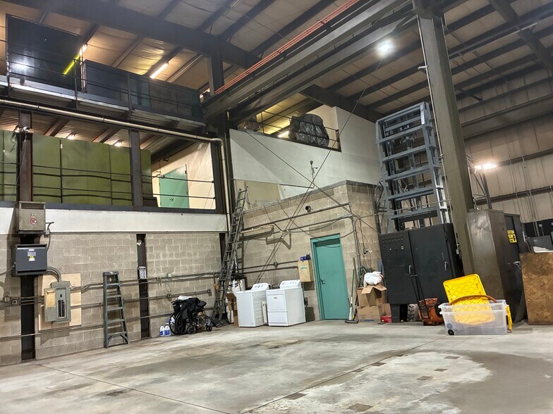 More Photos Of 185 Lafayette Rd, North Hampton Warehouse For Lease