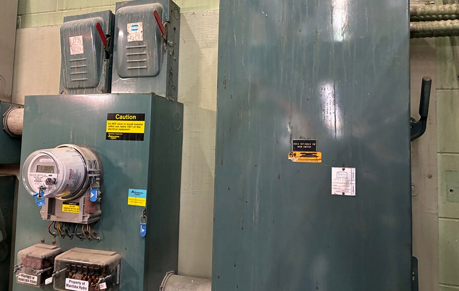 More Photos Of 380 Keewatin St, Winnipeg Warehouse For Lease