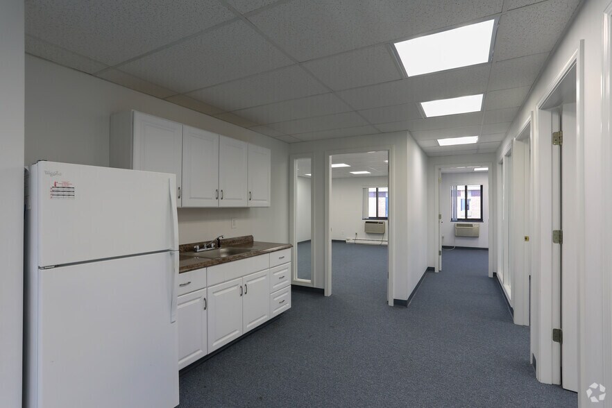 More Photos Of 395 Totten Pond Rd, Waltham Office For Lease