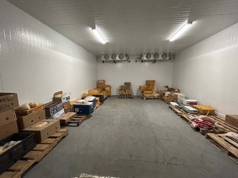 More Photos Of 4239 N 40th Ave, Phoenix Warehouse For Lease
