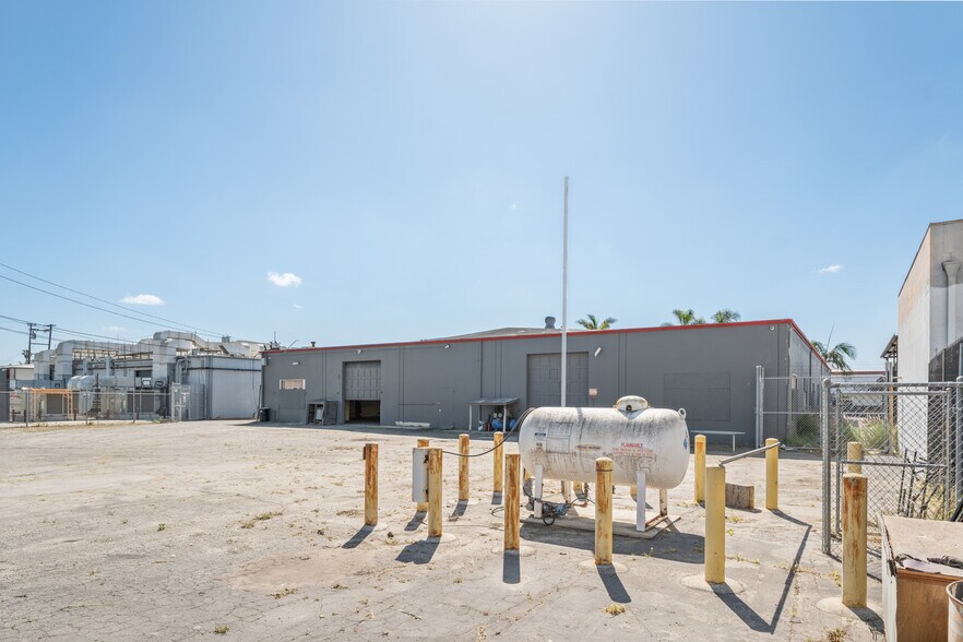 More Photos Of 3265 E 59th St, Long Beach Warehouse For Sale