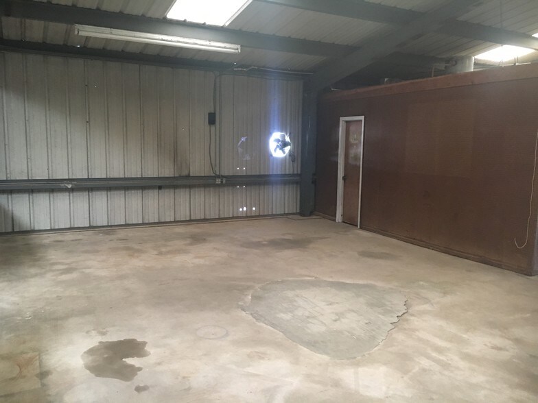 More Photos Of 723 Ave F N, Bay City Warehouse For Sale