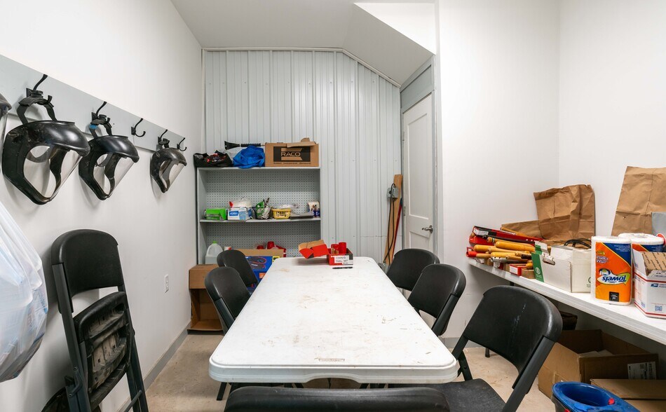 More Photos Of 2860 Union Rd, Cheektowaga Flex For Sale