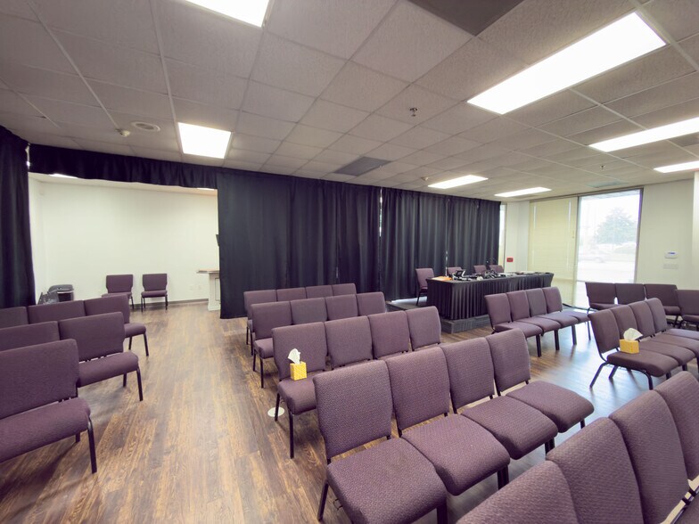 More Photos Of 275 W Airport Blvd, Pensacola Storefront Retail Office For Lease