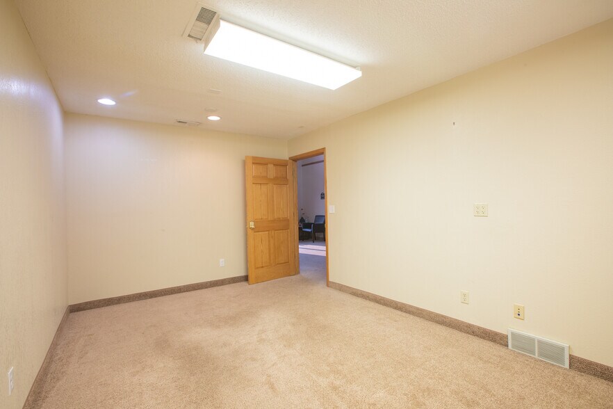 More Photos Of 1411 W Dakota Pkwy, Williston Office For Lease
