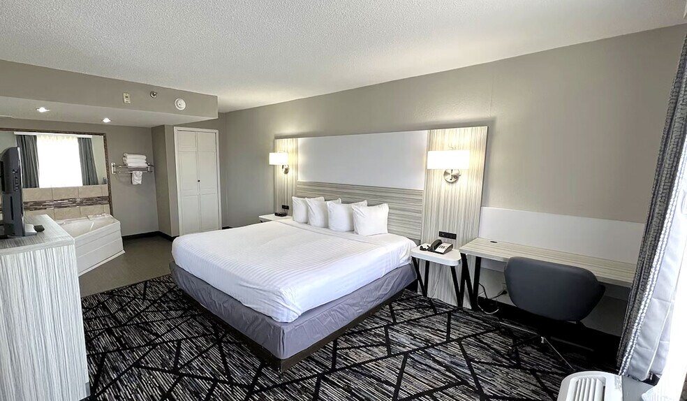 More Photos Of 2002 W War Memorial Dr, Peoria Hotel For Sale