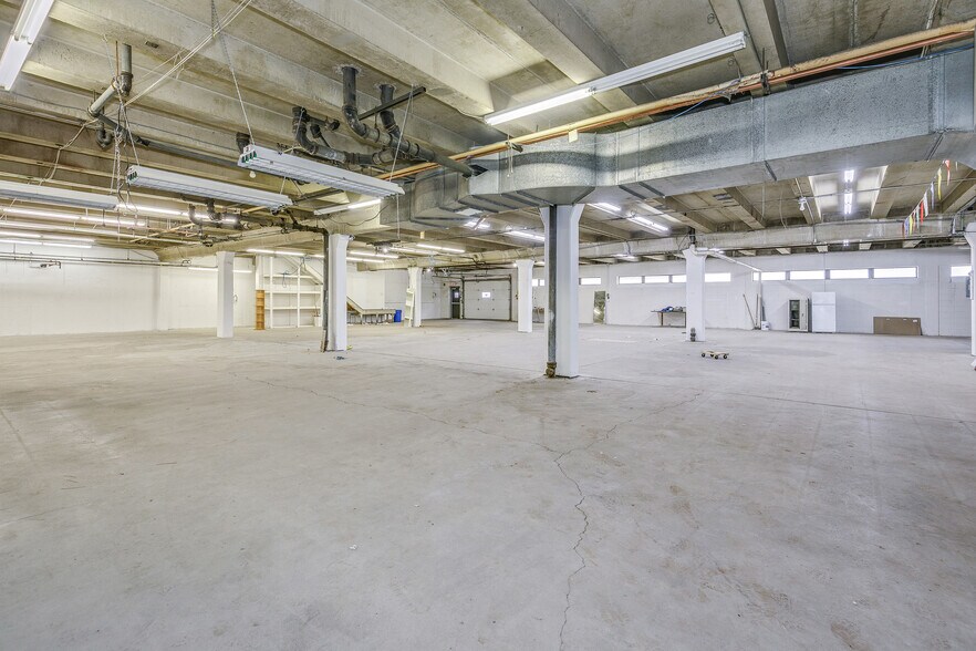 More Photos Of 678 7th St W, Saint Paul Warehouse For Lease