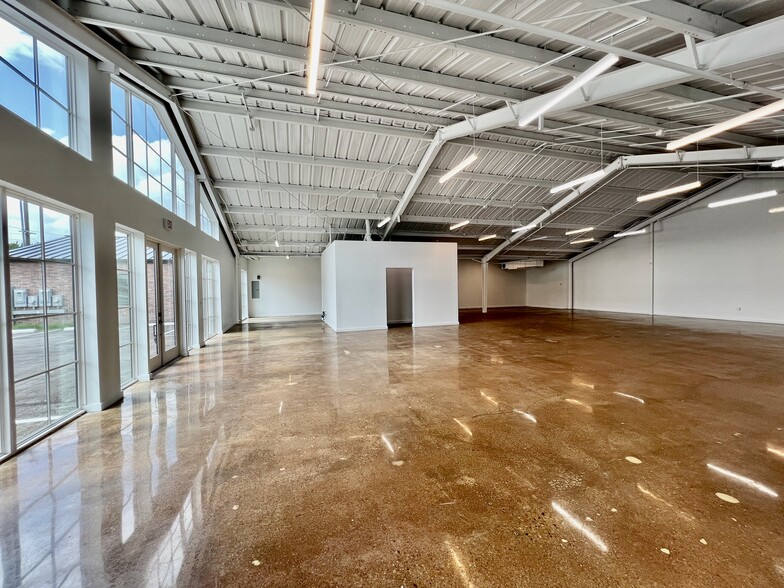 More Photos Of 2330 Langford St, Dallas Storefront For Sale
