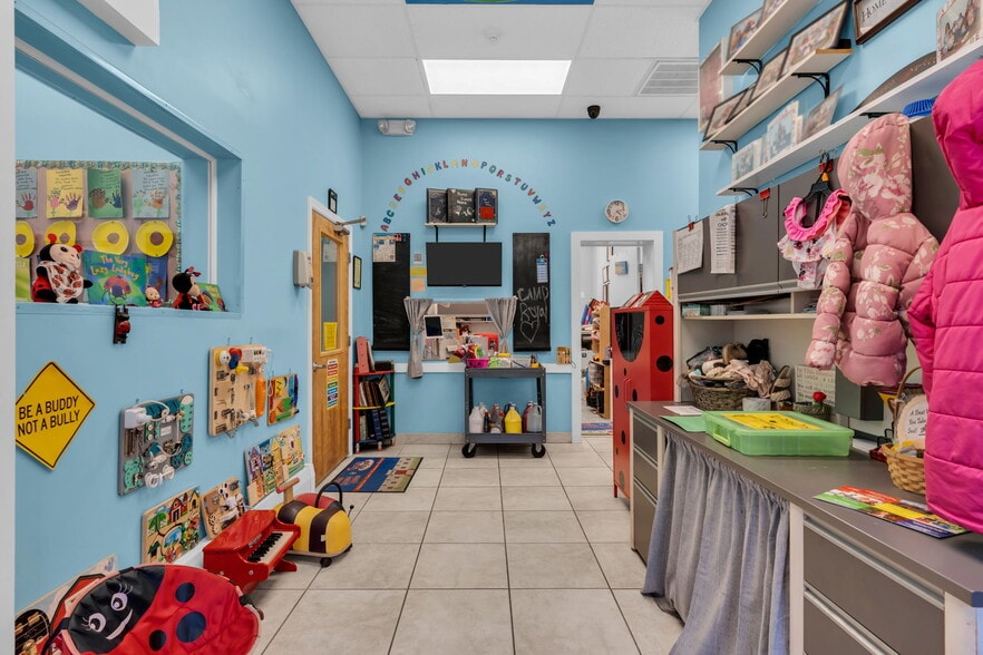 More Photos Of 321 W Farms Rd, Farmingdale Daycare Center For Sale