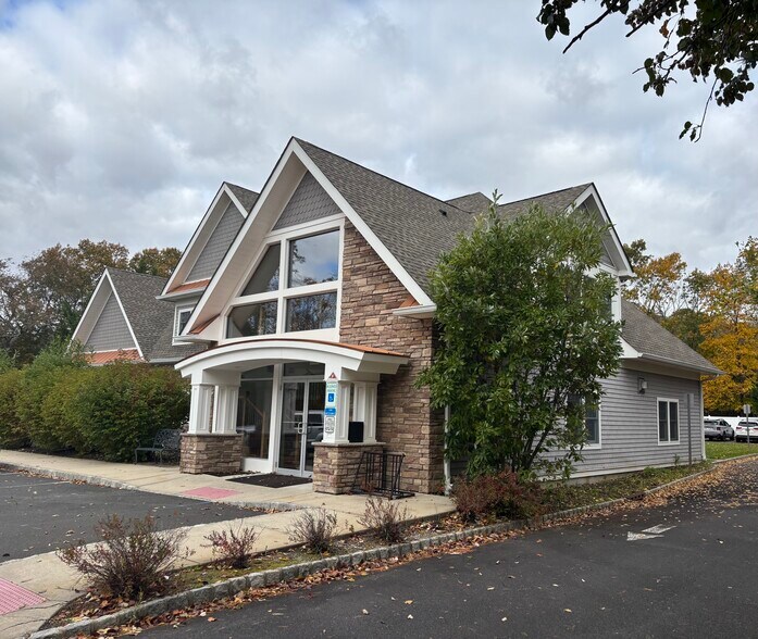 More Photos Of 186 W Veterans Hwy, Jackson Office For Sale
