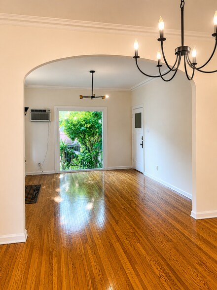More Photos Of 603-607 1/2 N. Bronson Av, Los Angeles Apartments For Sale