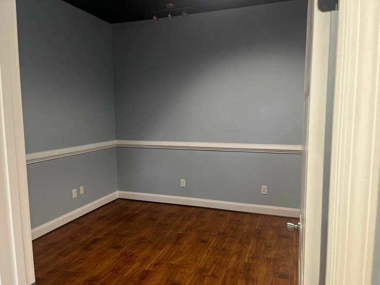 More Photos Of 7559 Kayne Blvd, Columbus Freestanding For Lease