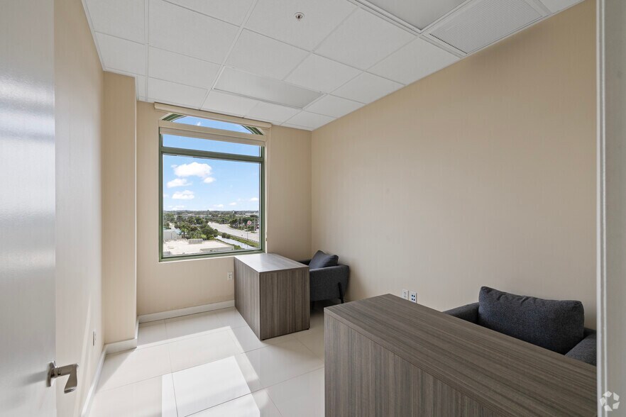 More Photos Of 2387 W 68th St, Hialeah Medical For Lease