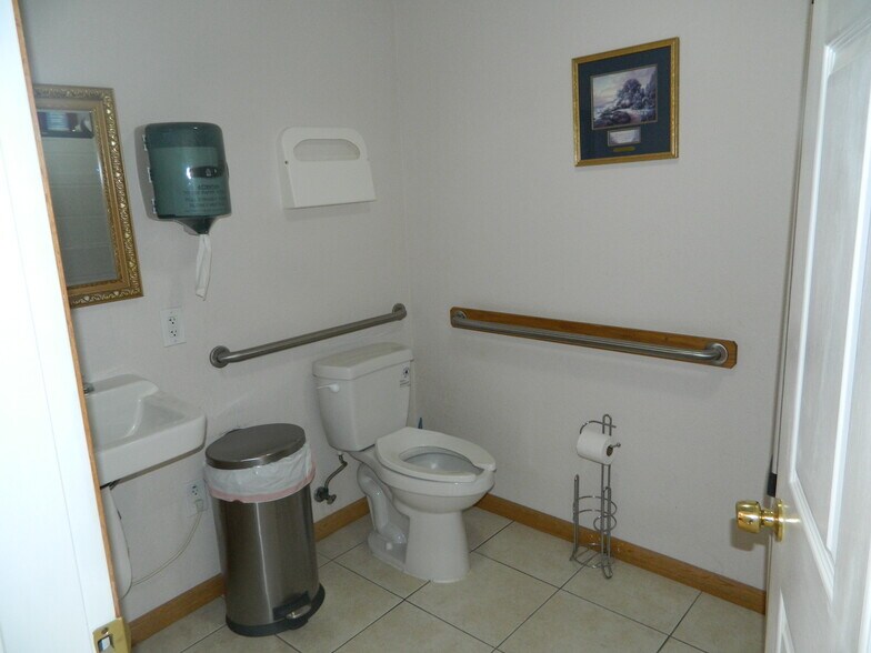 More Photos Of 2345 Biehn St, Klamath Falls Healthcare For Sale