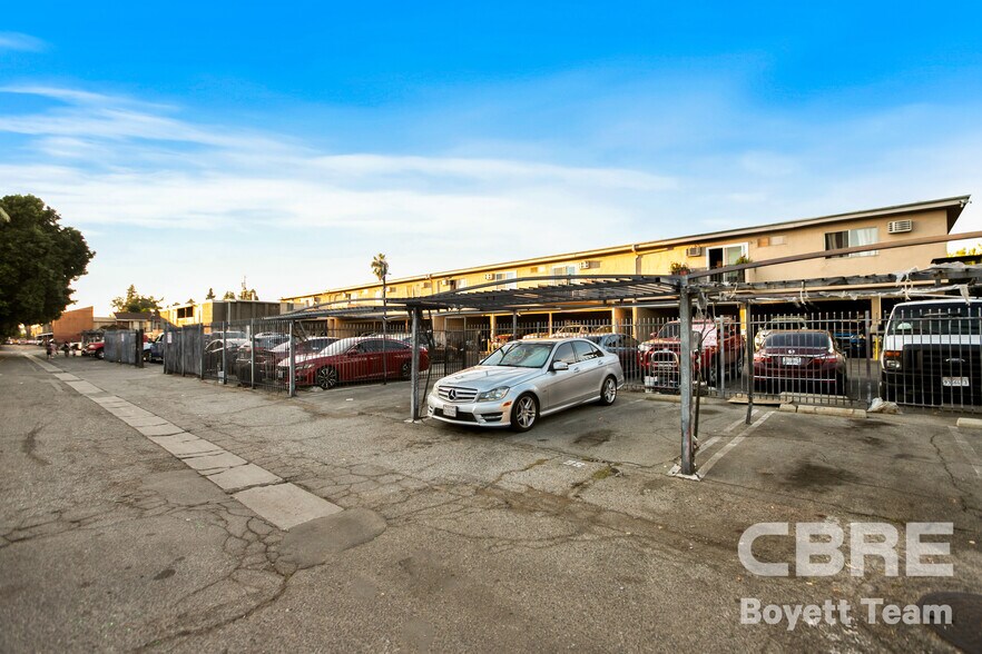 More Photos Of 15040 Parthenia St, North Hills Multifamily For Sale