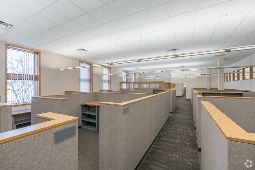 More Photos Of 2361 W Highway 36, Roseville Office For Lease