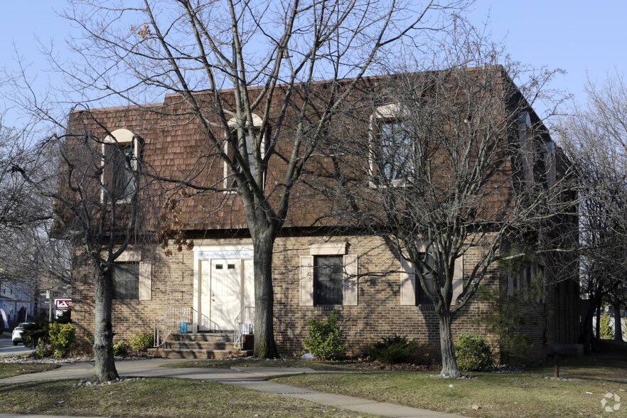 Primary Photo Of 100 Grove St, Elizabeth Medical For Lease