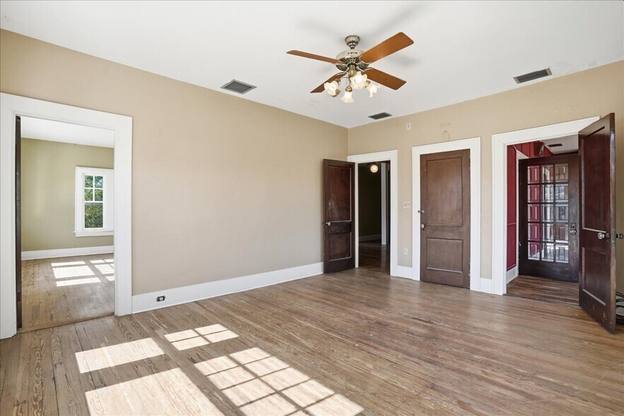 More Photos Of 337 8th Ave W, Palmetto Restaurant For Sale