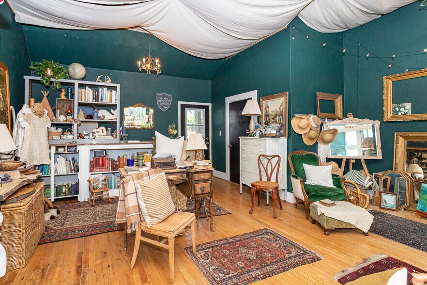 More Photos Of 611 Main St, Jewell Storefront Retail Residential For Sale