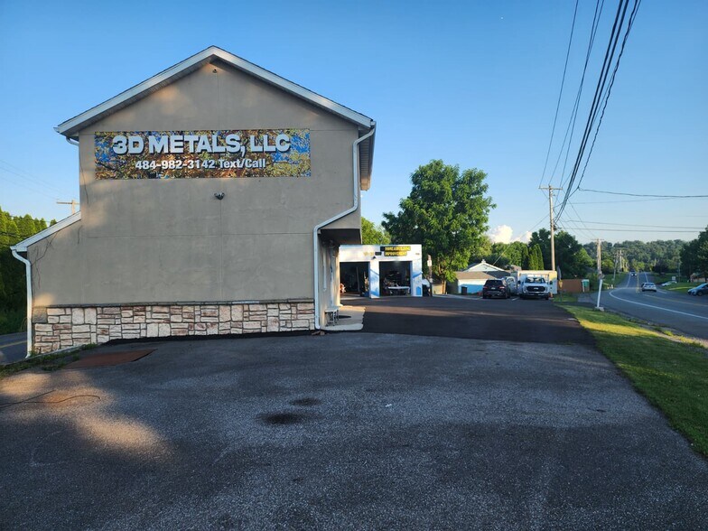 More Photos Of 5722 Kings Hwy, Zionsville Storefront Retail Residential For Sale