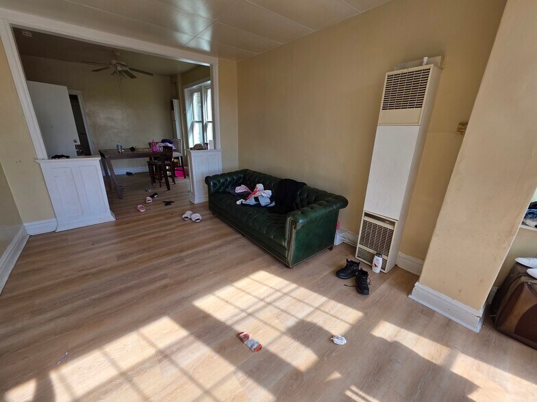 More Photos Of 3742 W Montrose Ave, Chicago Apartments For Sale