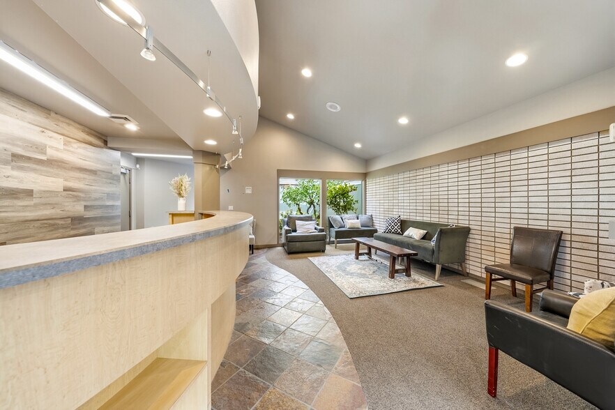 More Photos Of 537 Murphy Rd, Medford Medical For Lease