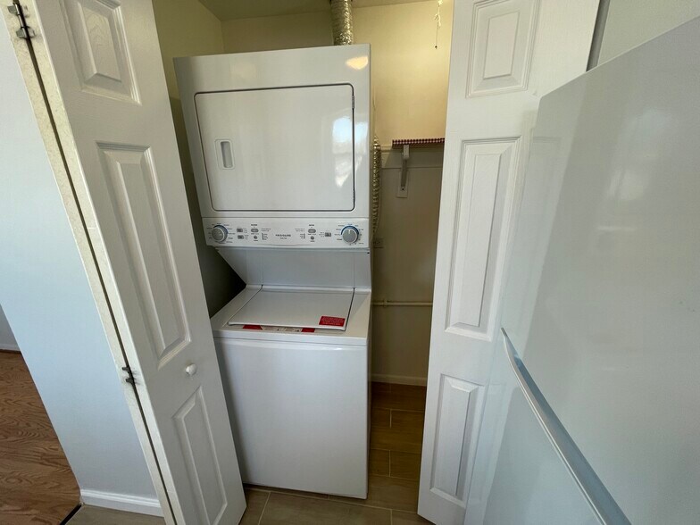 More Photos Of 215 N Waukegan Rd, Lake Bluff Convenience Store For Sale