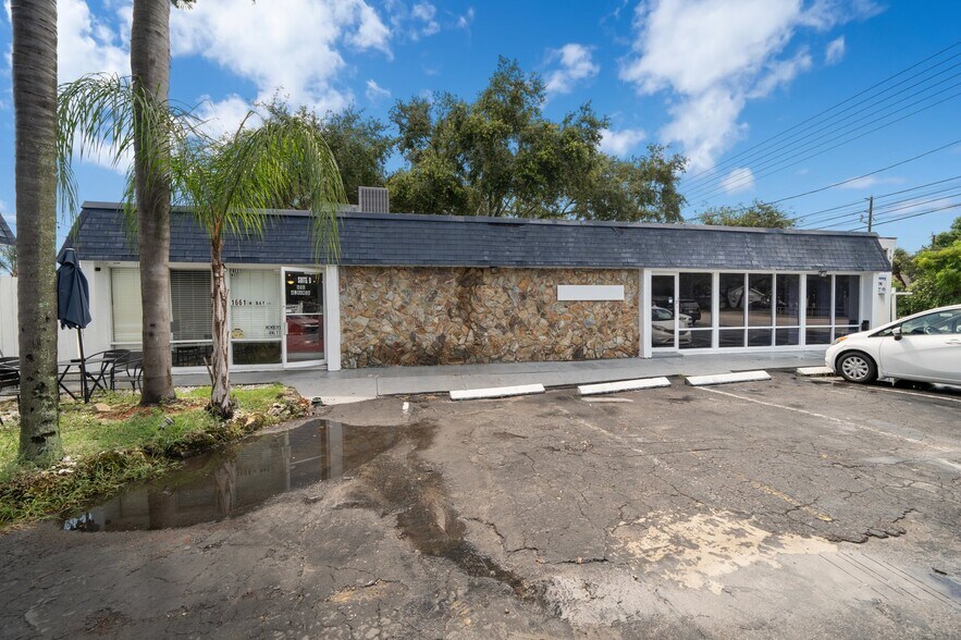 More Photos Of 1631 W Bay Dr, Largo Veterinarian Kennel For Sale