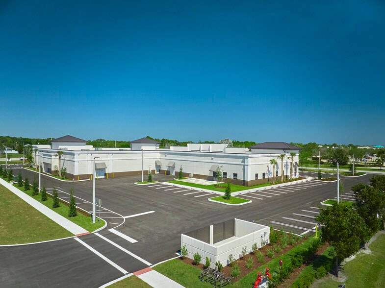 More Photos Of 1908 SW Gatlin Blvd, Port Saint Lucie General Retail For Lease