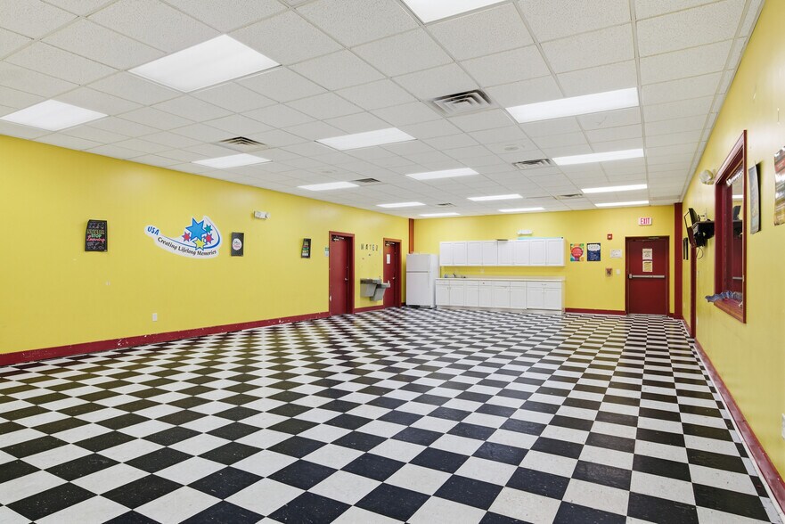 More Photos Of 77 Scattergood Dr NW, Christiansburg Warehouse For Lease