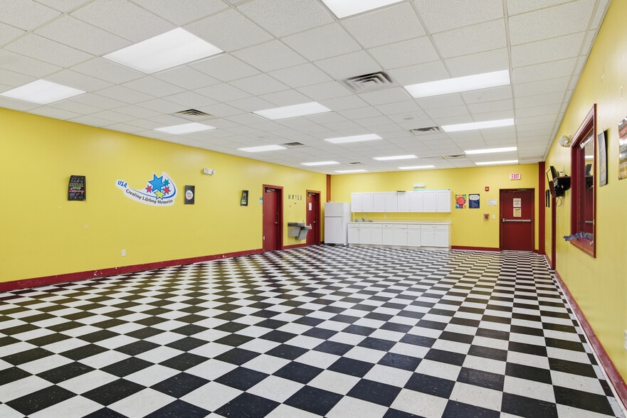 More Photos Of 77 Scattergood Dr NW, Christiansburg Warehouse For Sale