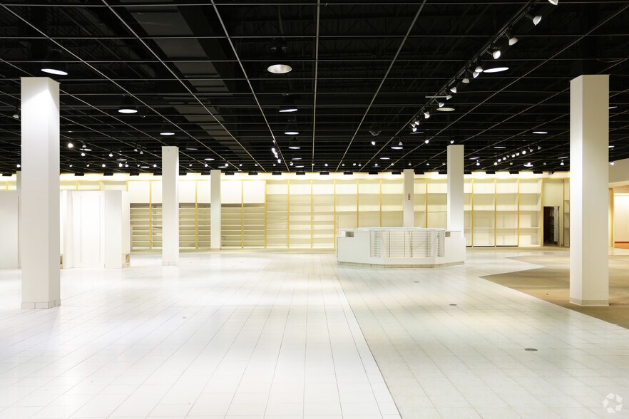 More Photos Of 5600 Harvey St, Muskegon Department Store For Sale