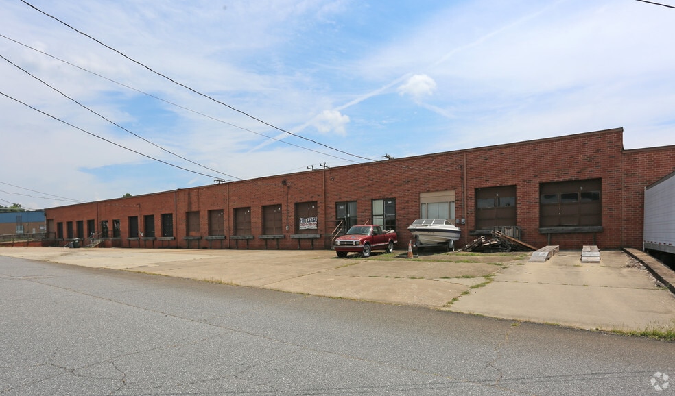 More Photos Of 349-373 16th St Pl, Hickory Warehouse For Lease