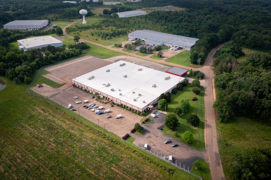 More Photos Of 190 NW Industrial Pky, Jackson Manufacturing For Sale