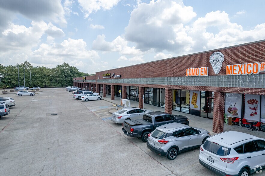 More Photos Of 407 W Baker Rd, Baytown Unknown For Lease