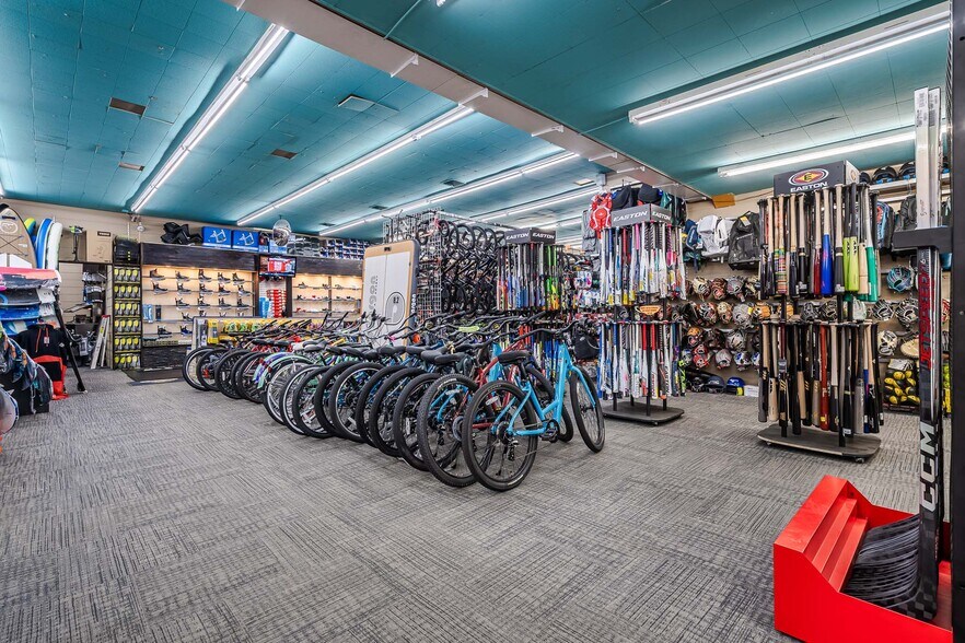 More Photos Of 4901 49 ave, Lloydminster Storefront For Sale