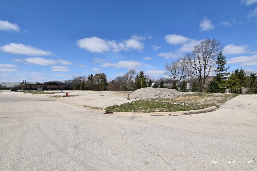 More Photos Of 1041 Trine Ct, St Charles Manufacturing For Lease